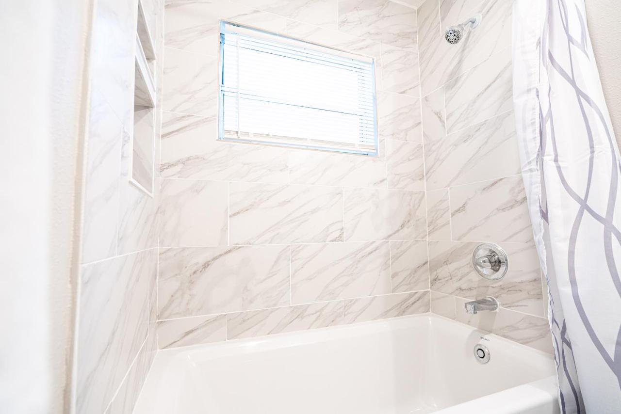 University Serenity Suites Тампа Экстерьер фото