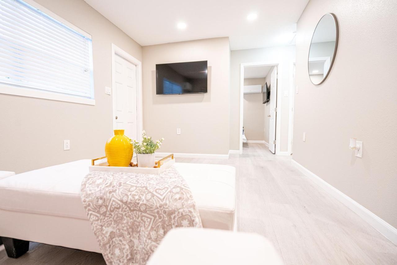 University Serenity Suites Тампа Экстерьер фото